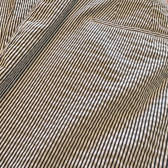 Ann Taylor White & Blue Pinstripe Seersucker Ankle Pants. Like New! Size 2 - Picture 6 of 6